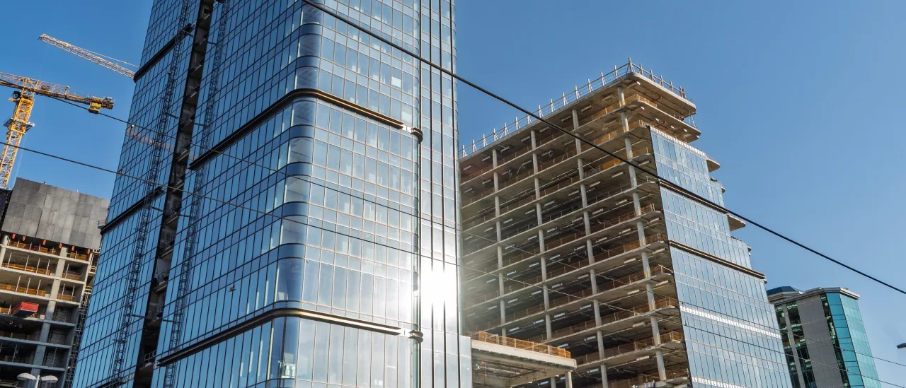 Hochhaus-Baustelle mit Glasfassade – Arclap Zeitraffer